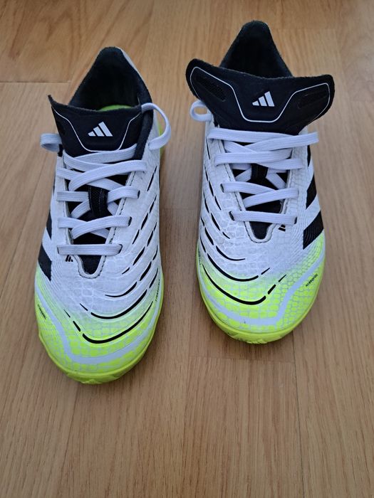 Ghete fotbal Adidas Predator