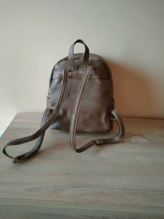 Дамска раница с цветни камъни