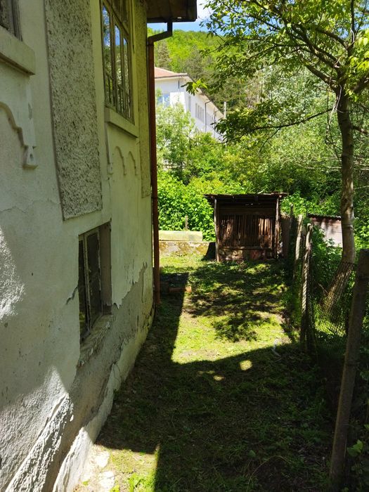 Продавам къща с двор в гр.ГАБРОВО кв.ЕТЪРА