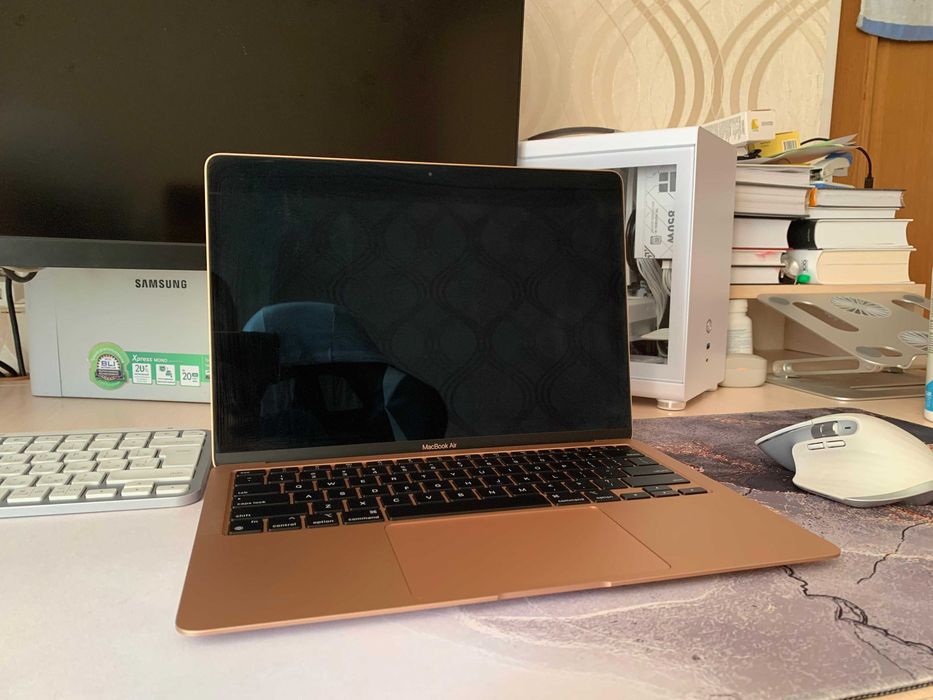 Золотой ноутбук Apple Macbook M1 Gold