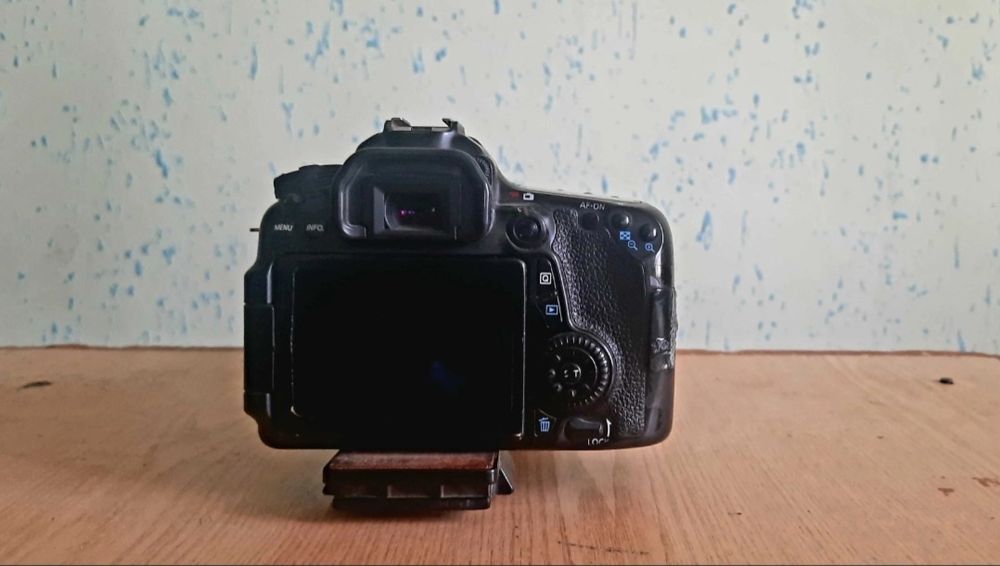 Canon 70 d 
To'yga tayyor xolda
Qo'shib beriladi shtativ prj