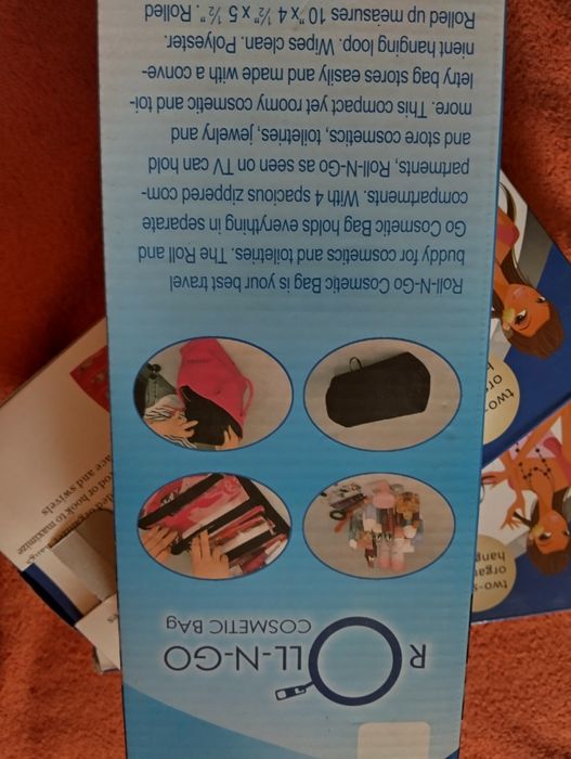 organizatoare negre vinil cu doua fețe pentru bijuterii, cercei, brățări, gablonțuri pe cuier în șifonier și o poșetă pentru cosmetice