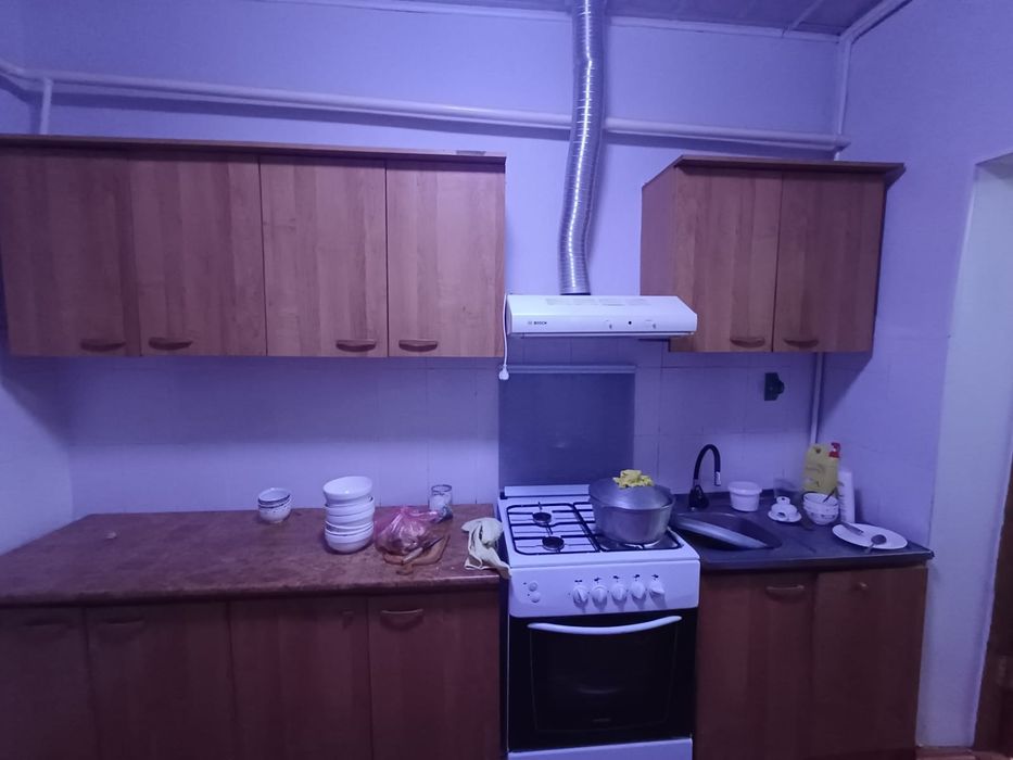 Продам кухонную гарнитуру , без плиты и вещей