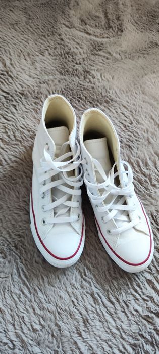 Vând tenesi înalți converse, mărimea 37