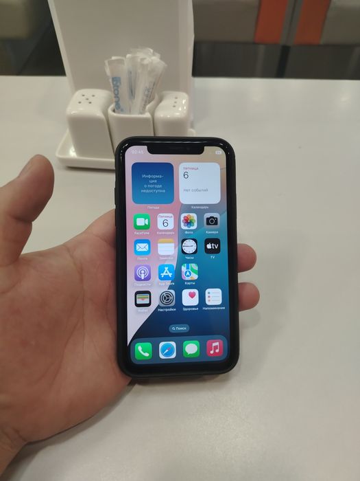 Продам телефон IPhone xs память 256гб состояние отличное