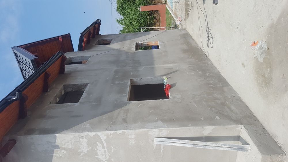 Execut tencuieli mecanizate