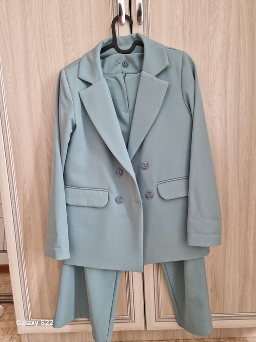 Брючный костюм на девочек