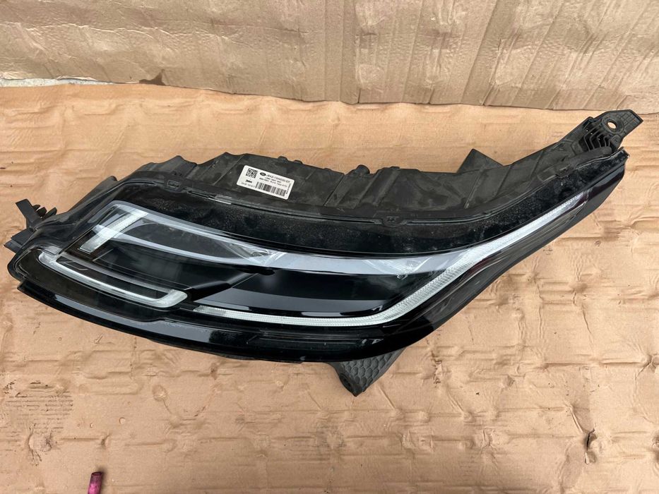 Far stanga / dreapta  Land Rover Velar J8A213W029EF J8A213W030EF