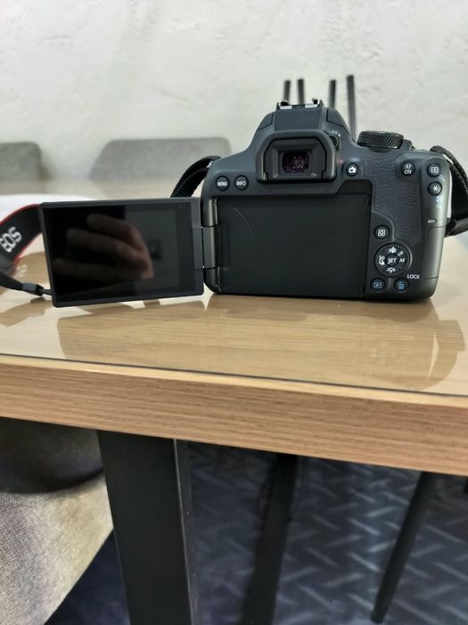 Canon EOS 850D +18-55 mm