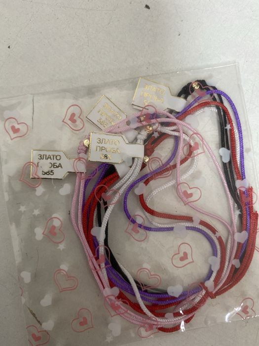 Гривни със златен детайл