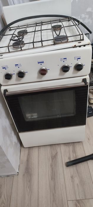 Продам газовую плиту