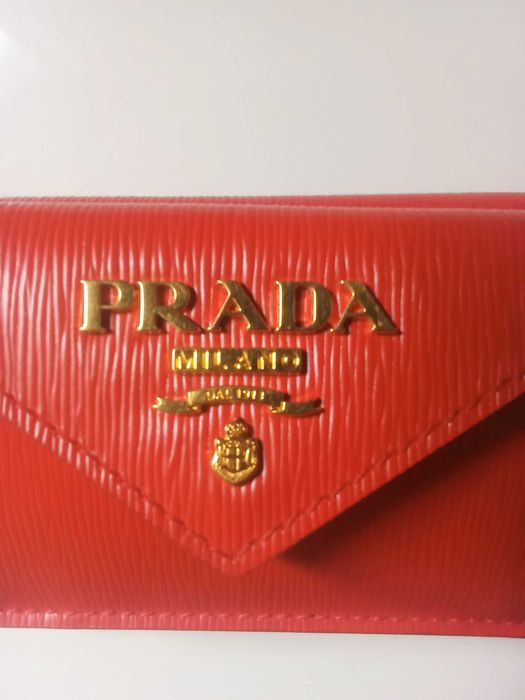 Vând portofel prada femei