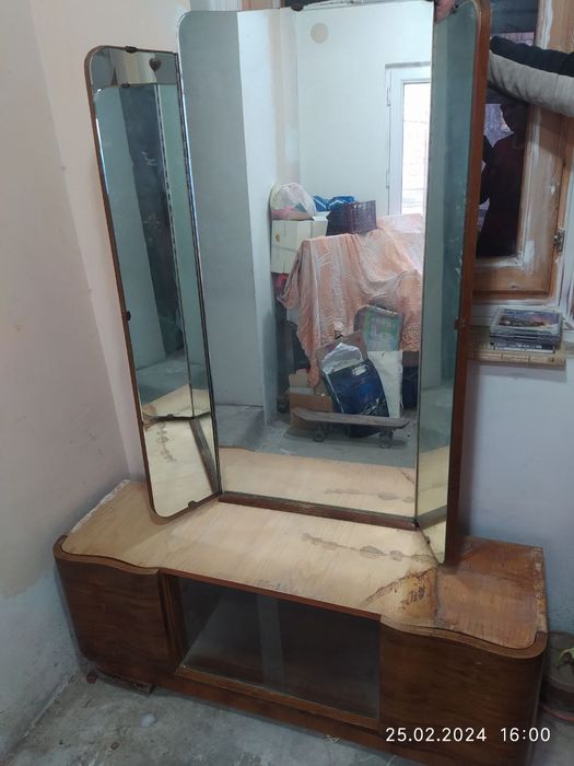 Продам трюмо трильяж.