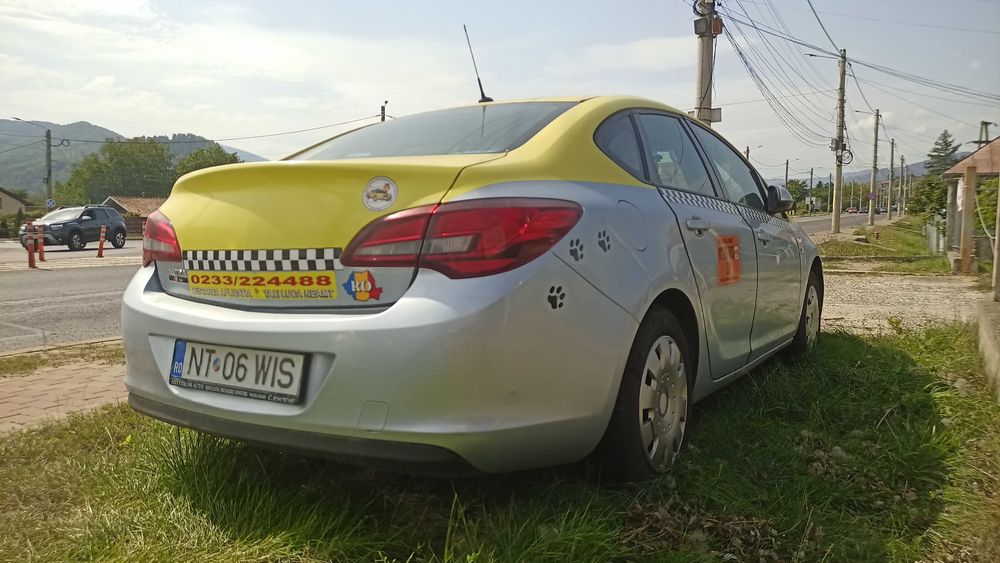 Vând Opel Astra Notchback