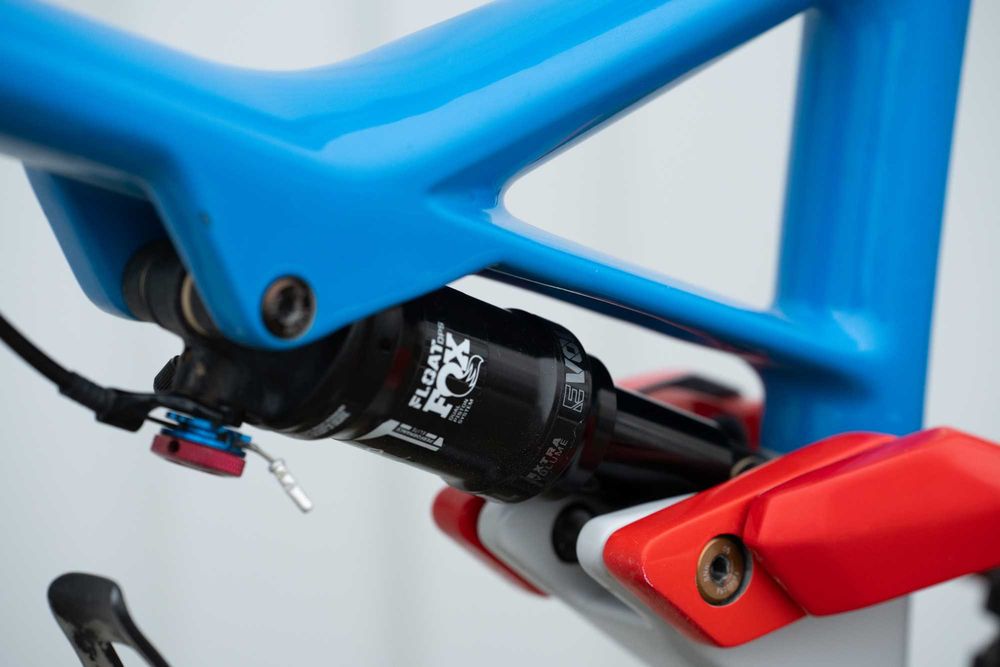 Bicicleta full suspension carbon Cube Ams C:68 din 2021