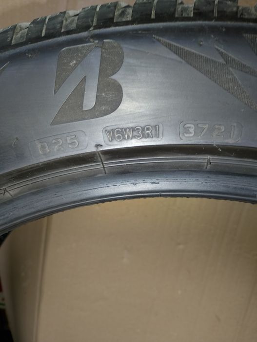 4 броя зимни гуми BRIDGESTONE 275/45 R21