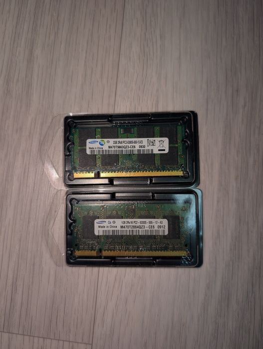 Оперативная память (DDR2 / DDR3)