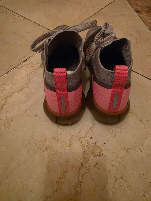 Продаю  кроссовки