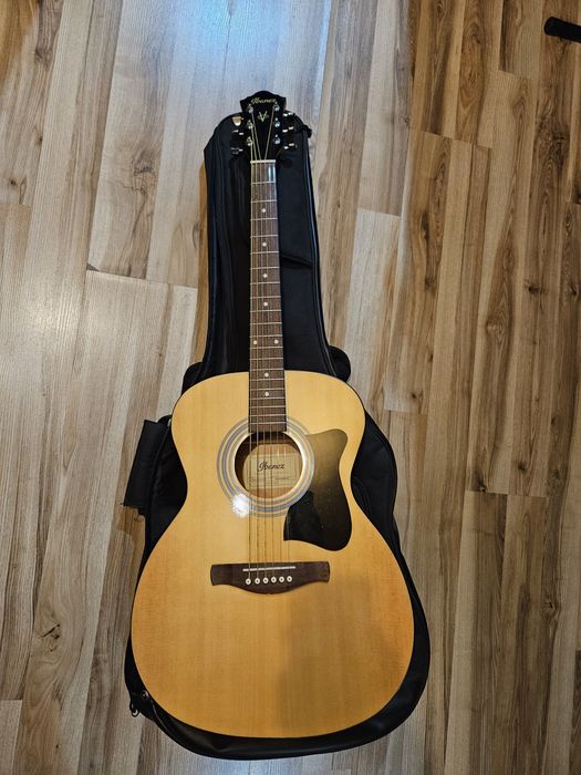 Chitara acustica Ibanez cu husa