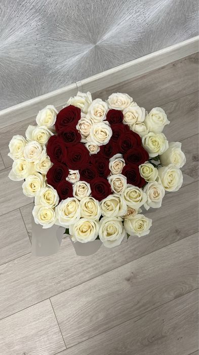 51 роза букет в коробке