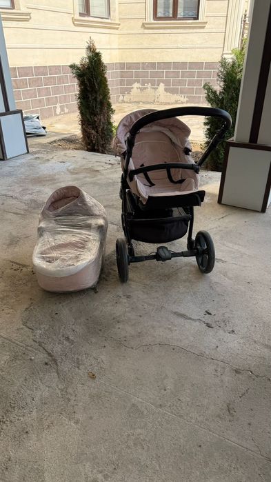 Продам коляску для девочек