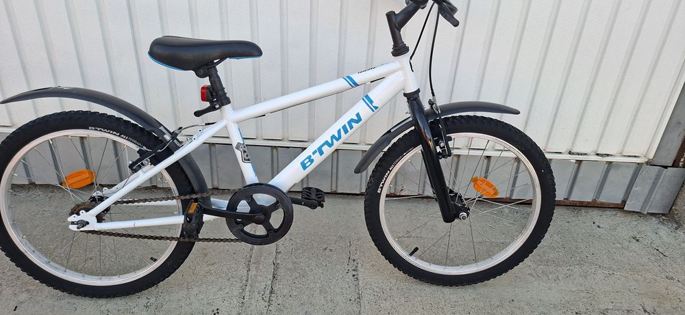 Bicicleta 20" Btwin Racing Boy 300, pentru copii 6-10 ani.