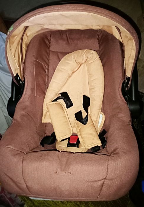 Седалка за бебе кош за кола