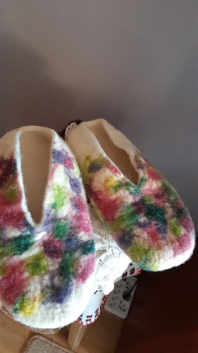 Papuci din lână împâslită