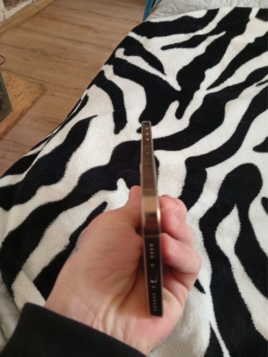 Vand iphone 16 pro max aspect 10-10 baterie 100%