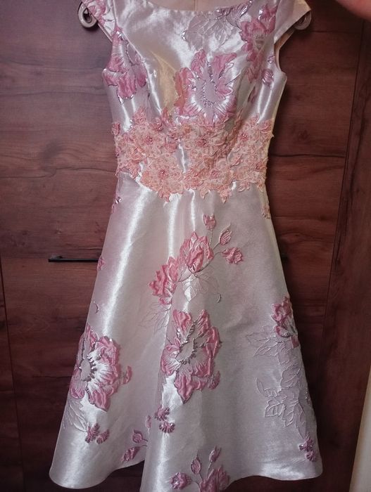 Нарядное миди платье