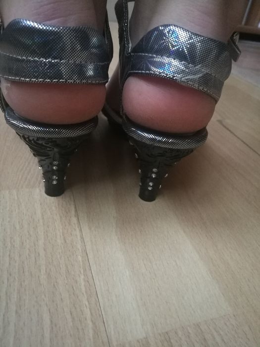 Продам Босоножки