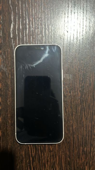 Телефон iPhone 12