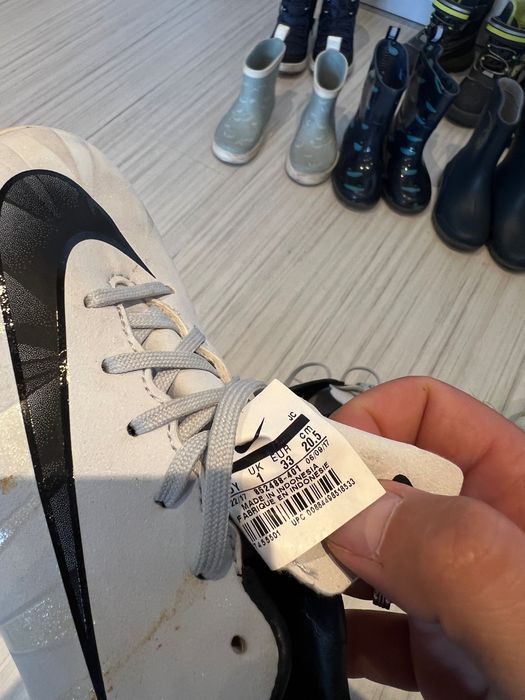 Обувки за футбол, бутонки и борцовки