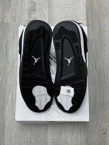 Sneakers Jordan4 White Thunder cu eticheta (nu Nike, Gucci, Adidas, Balenciaga)
