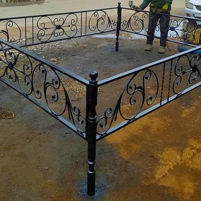 Оградки на кладбище