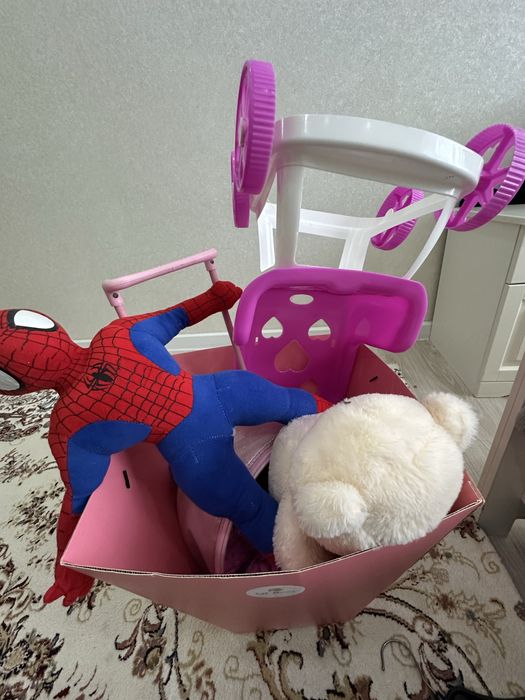 Ойыншықтар сатылады.