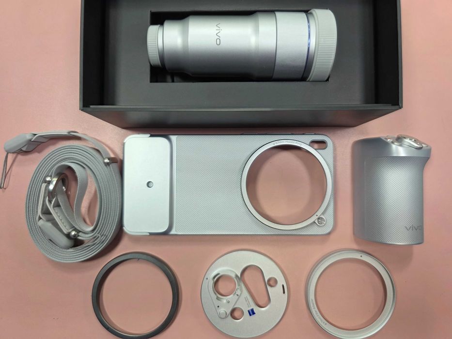 Vand Kit foto vivo X300 Ultra + lentilă G2 200 mm – stare foarte bună