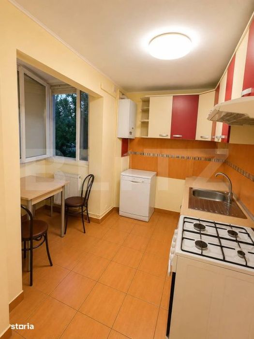 Apartament cu 3 camere mari si Luminoase, garaj inclus, etaj intermedi