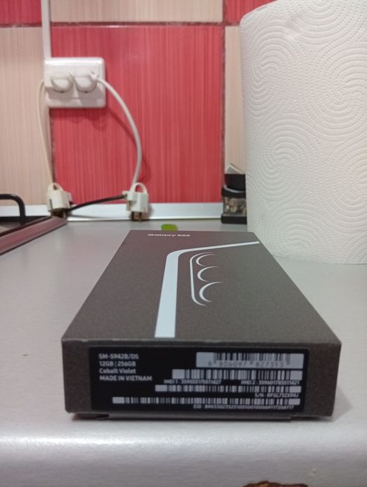 Vand sau schimb cu laptop , Telefon Samsung S26 Nou!