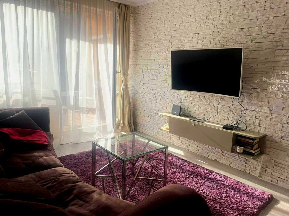 Дава се под наем Двустаен апартамент в София, Гоце Делчев - 65 кв.м за 598.23 € - Снимка #1