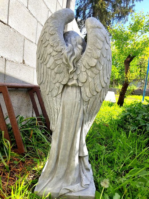 Бетонна статуя Мария Магдалена