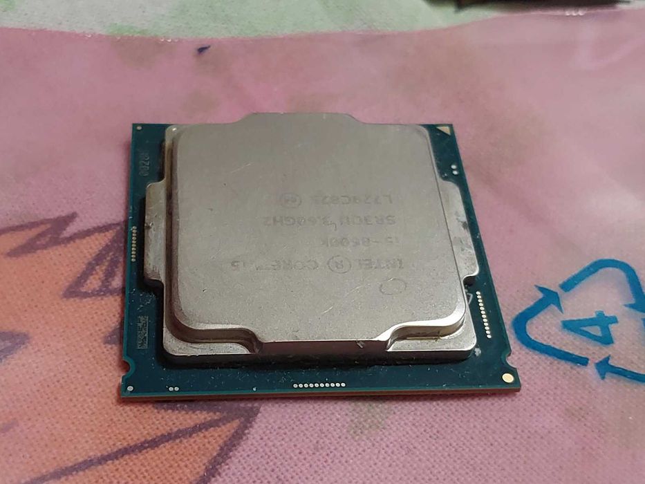 Intel Core i5 8600K, 6-ядрен, LGA 1151 - със забележка !