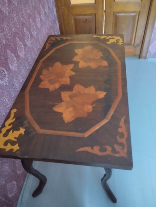 Журнальный столик