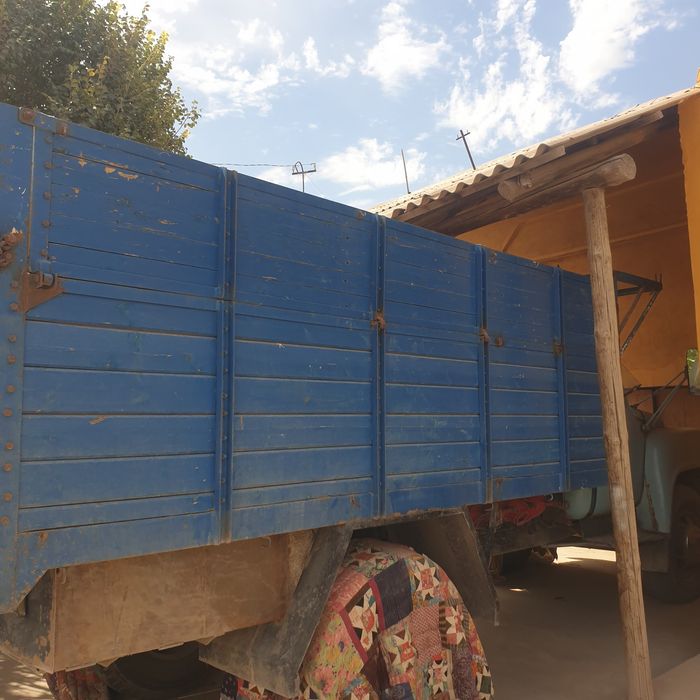 Грузовье автомобилм