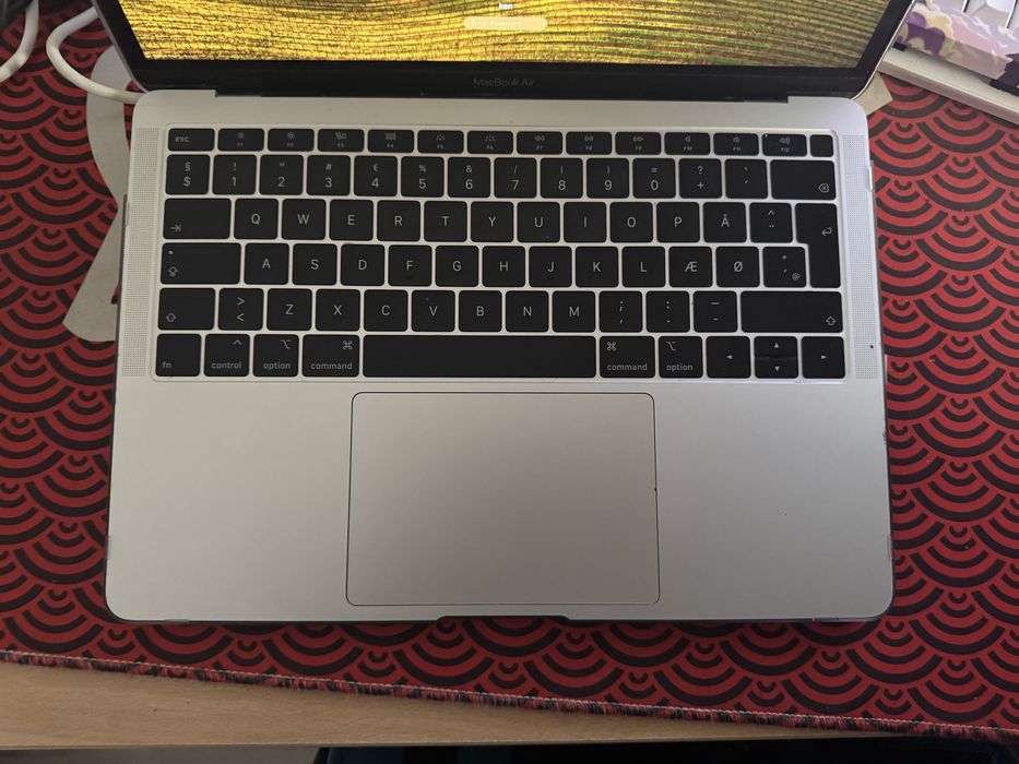 Macbook Air 2019 cu battery life mare (sub 100 cicluri de incarcare)