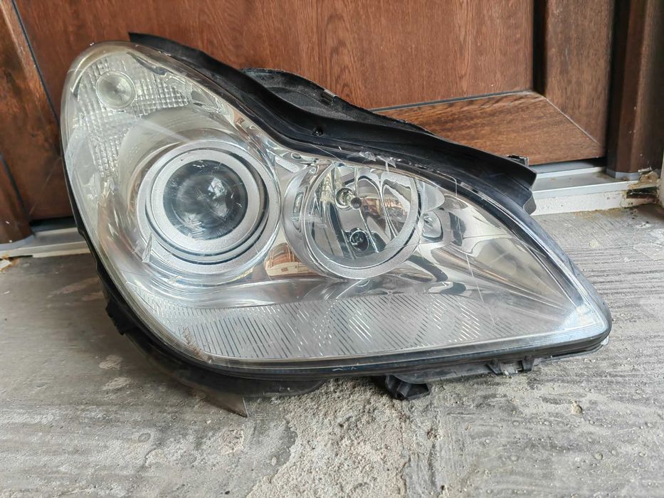 Фар Mercedes CLS W219 Xenon Десен / Фар Мерцедес ЦЛС W219 Оригинален