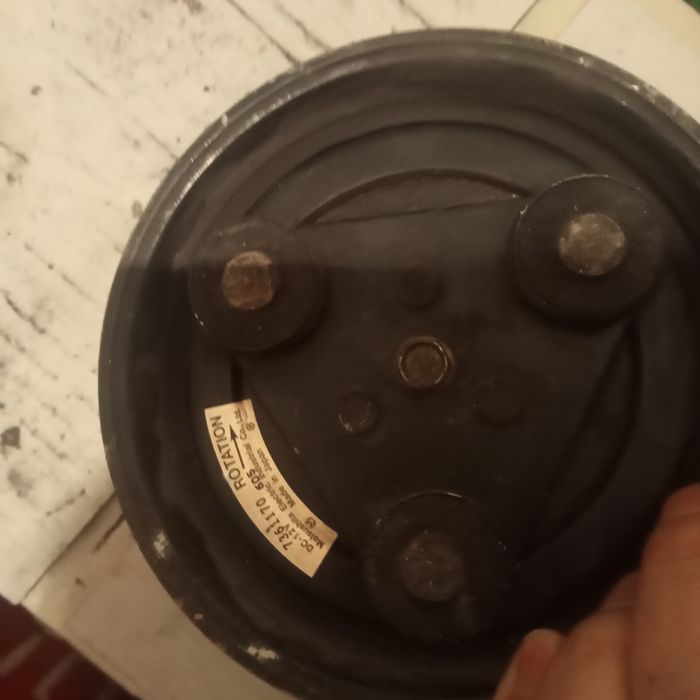 Компрессор кондера Мазда кронос     приемаси и    птичка.