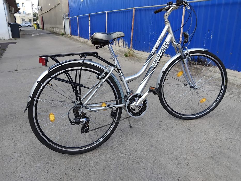 Vând bicicleta din aluminiu pentru damă