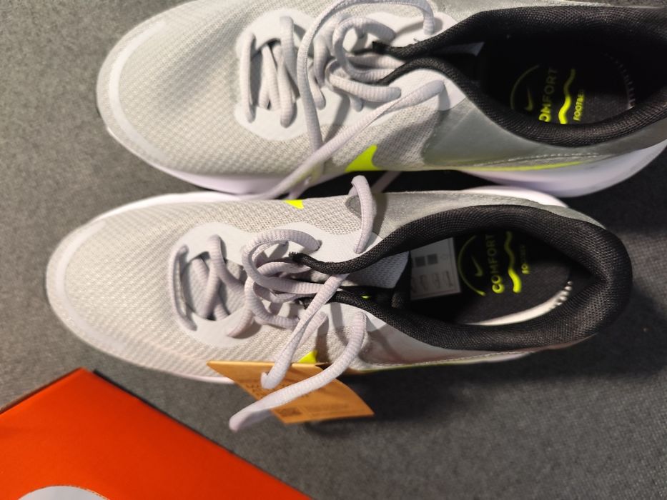 Маратонки  Nike Revolution 7