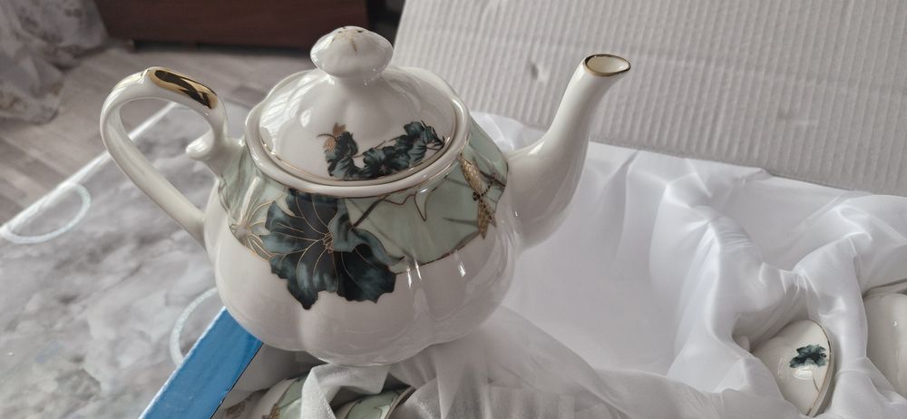 Продам чайный сервиз.